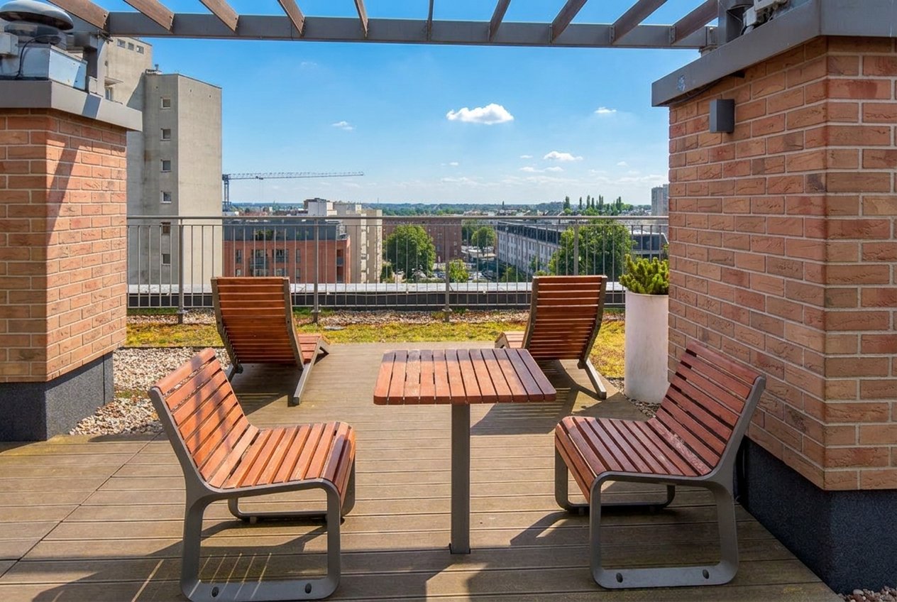 Dachterrasse eines Apartmentgebäudes an den Długie Ogrody in Danzig