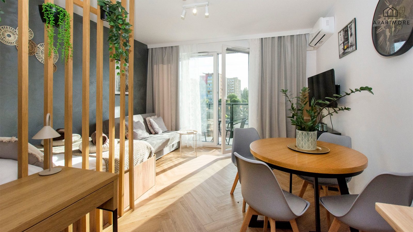 Salon apartamentu w centrum Gdańska prowadzonego przez lokalną firmę zarządzającą najmem