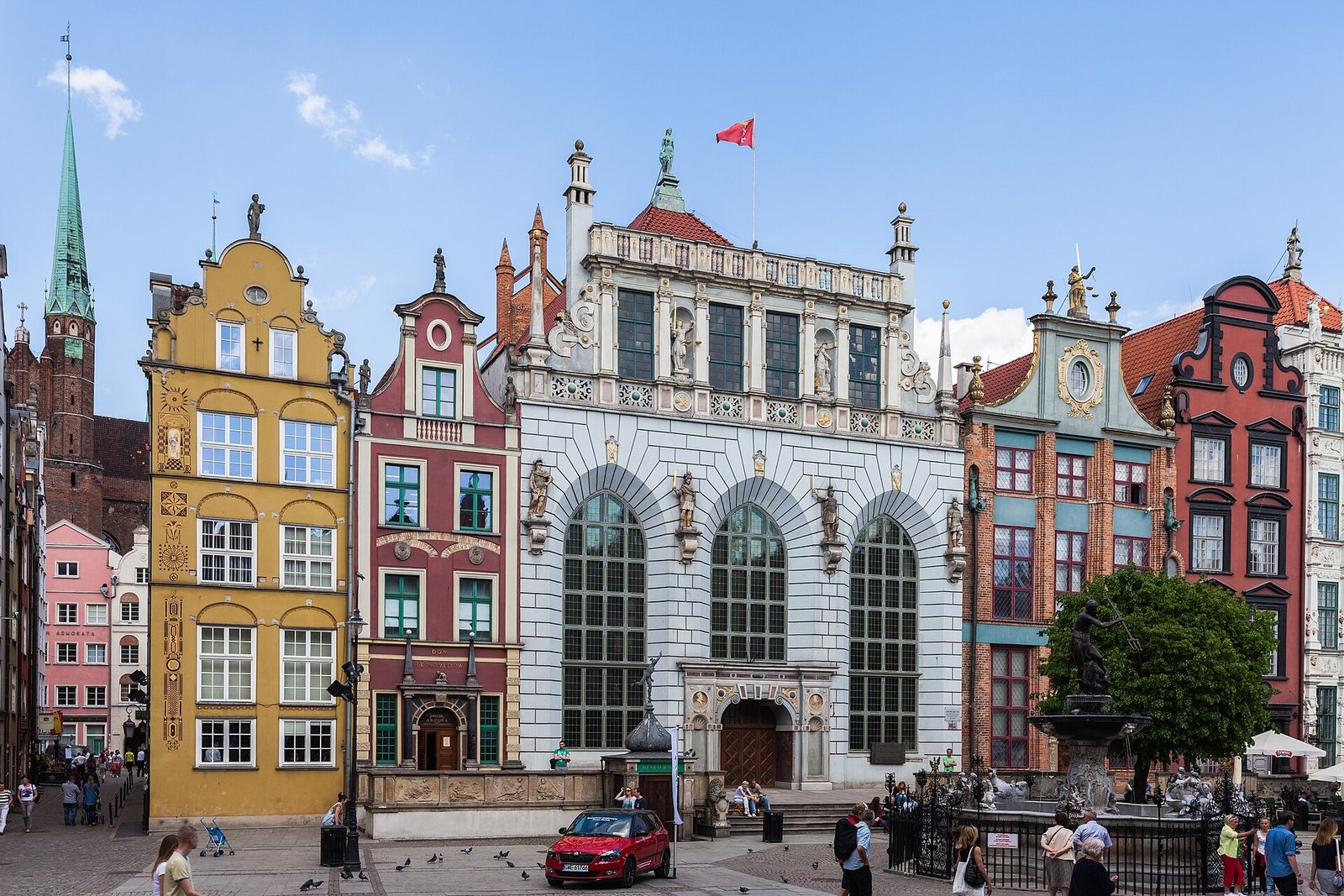 Dwór Artusa i fontanna Neptuna na Długim Targu w Gdańsku